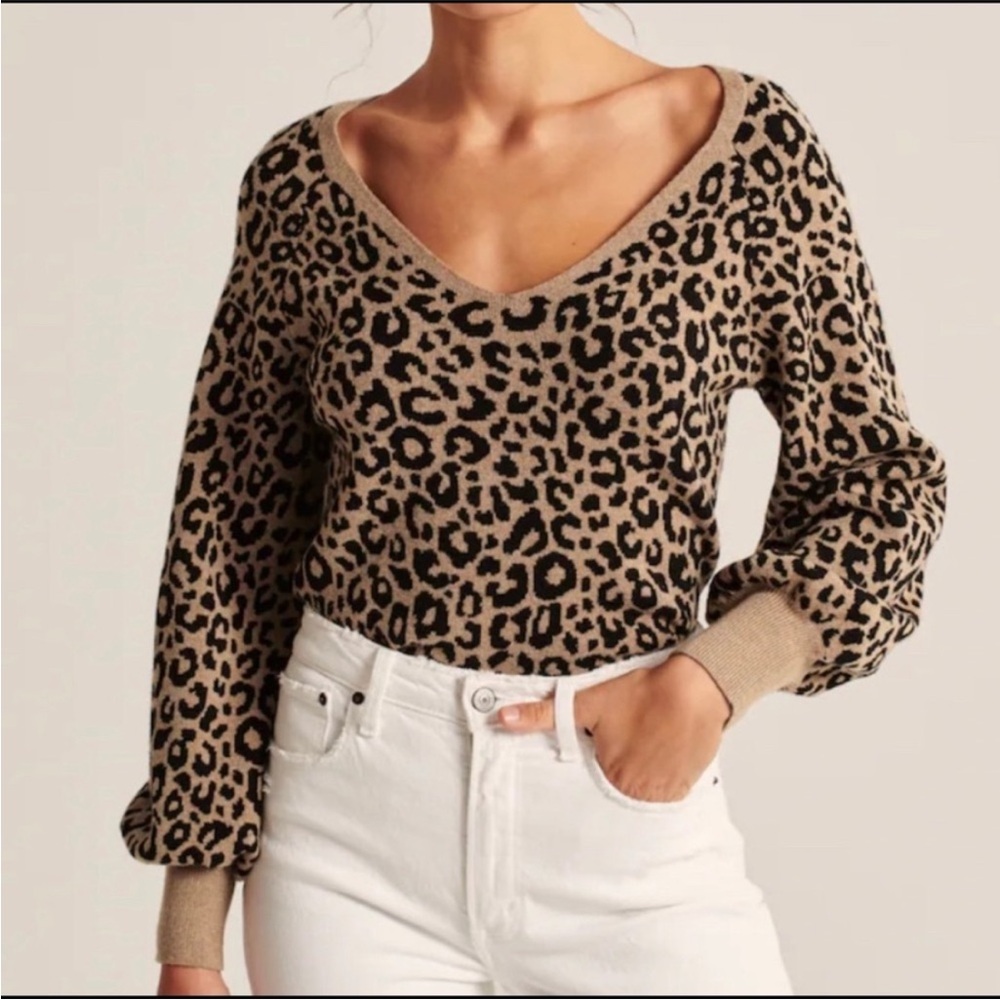 Abercrombie & Fitch Leopard Print V-Neck Sweater XS Tan Black Animal Print